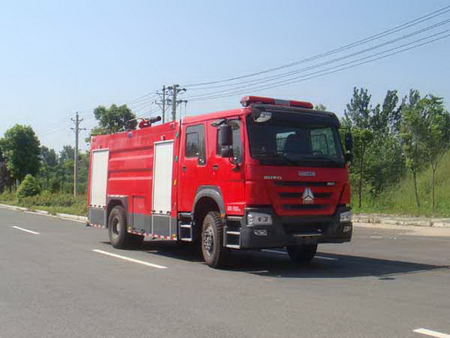 重汽豪沃重型消防車批量40臺投入黑龍江消防基礎(chǔ)部隊