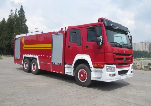 國六豪沃8噸水罐消防車