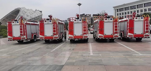 來鳳縣人民政府消防車3.jpg
